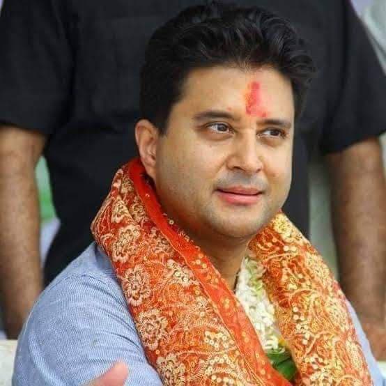 सिंधिया के कॉलेज में छात्रों के विरोध पर कांग्रेस का तंज,” छात्रों ने कथित जनसेवा” की हवा निकाल दी
