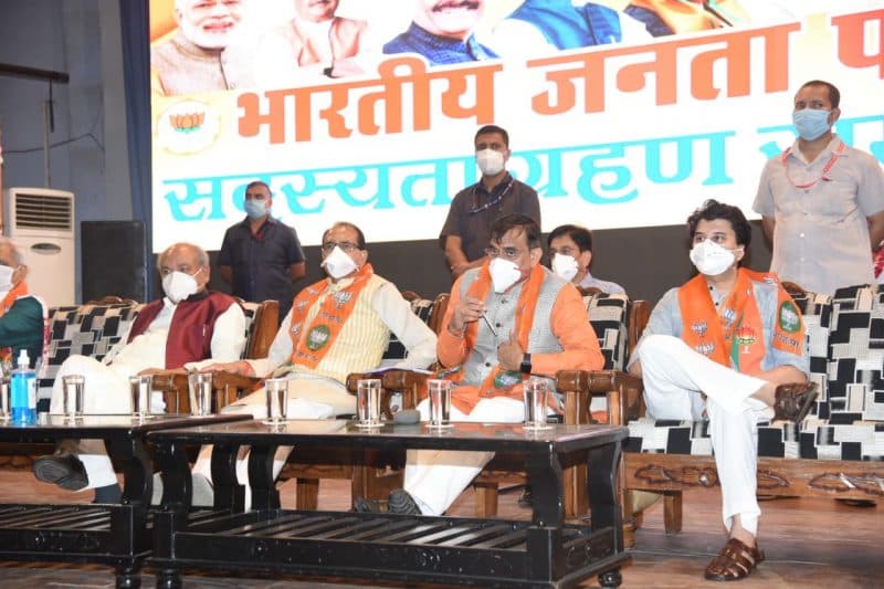 जिनको भाजपा ने अपना सदस्य बताया वे अभी भी कांग्रेस में, सूची सार्वजनिक करने की मांग