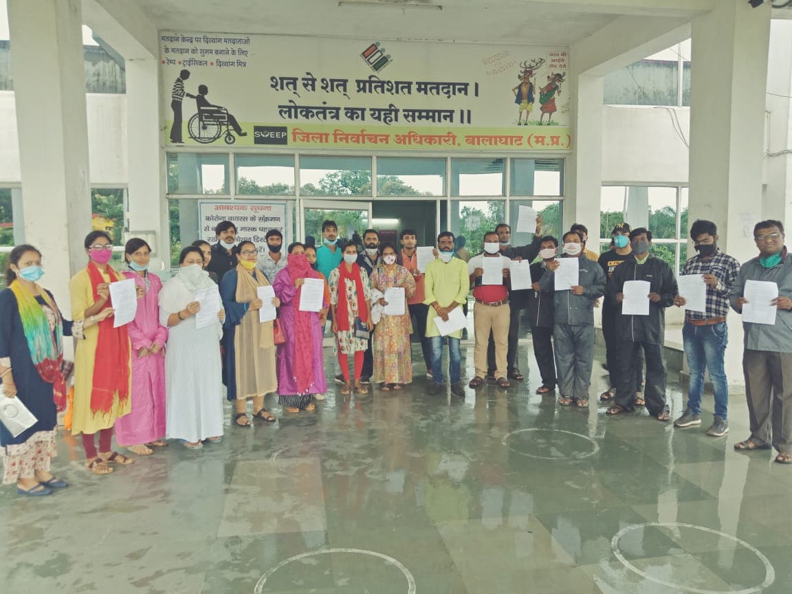 तो हमें इच्छा मृत्यु की दे अनुमति ,शिक्षक पात्रता परीक्षा के चयनित अभ्यार्थियों ने सौंपा ज्ञापन
