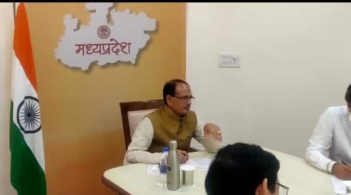 स्कूल फीस को लेकर CM शिवराज सख्त, अधिकारियों को दिए ये निर्देश