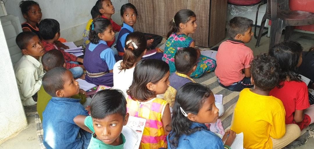 कोरोना काल में एक ऐसा स्कूल..जहां जुलाई से लग रही क्लास, बच्चों की जान से खिलवाड़