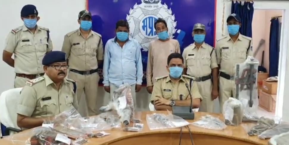 हथियार बनाने वाले अंतर्राज्यीय गिरोह का पर्दाफाश, हथियारों के साथ 2 गिरफ्तार