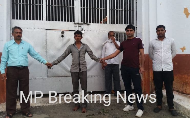 बागली जैल से फ़रार कैदियों में से एक गिरफ्तार, जंगलों से पकड़ाया