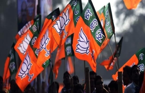 चल रहे अंतर्कलह से बढ़ सकती है बीजेपी की मुश्किलें, मिल सकता है धोखा