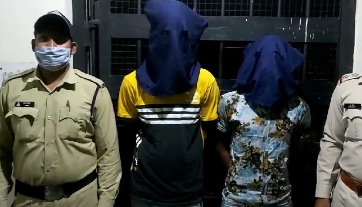 बदमाशों के हौसले बुलंद, लूटा महिला का पर्स, 2 गिरफ्तार