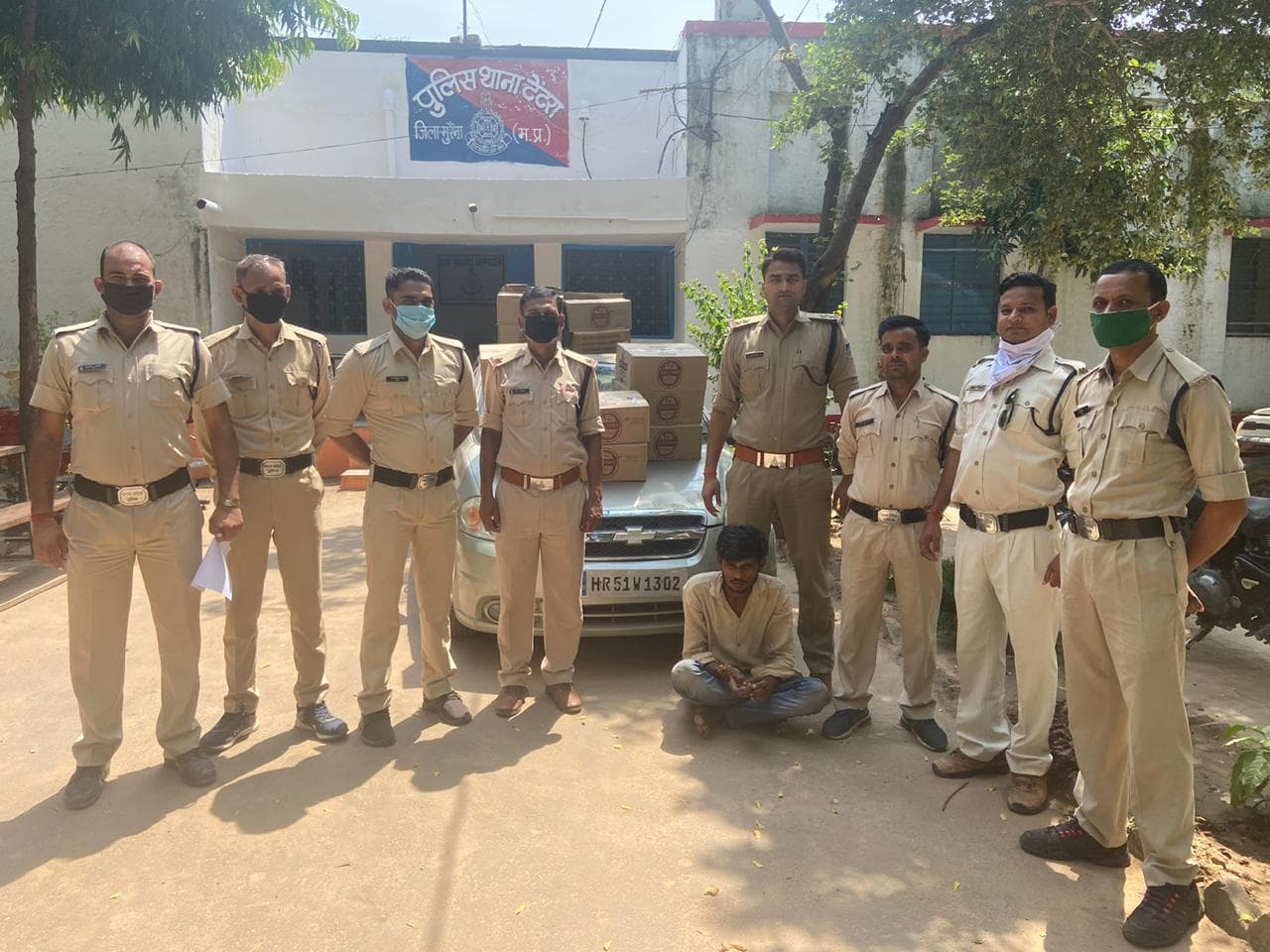 पुलिस की बड़ी कार्रवाई, अंग्रेजी शराब की गाड़ी सहित आरोपी गिरफ्तार