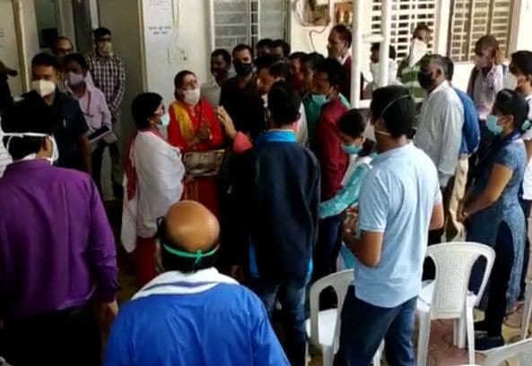 अतिथि विद्वानों पर भड़के मंत्रीजी, बोले- क्या मैं आत्महत्या कर लूं, सीएम से मैं कैसे मिलवाऊं