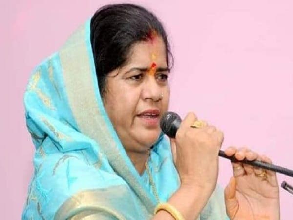 इमरती देवी का कांग्रेस पर पलटवार- हमारे नेता की फोटो न होने पर इन्हें क्यों आ रहा बुखार