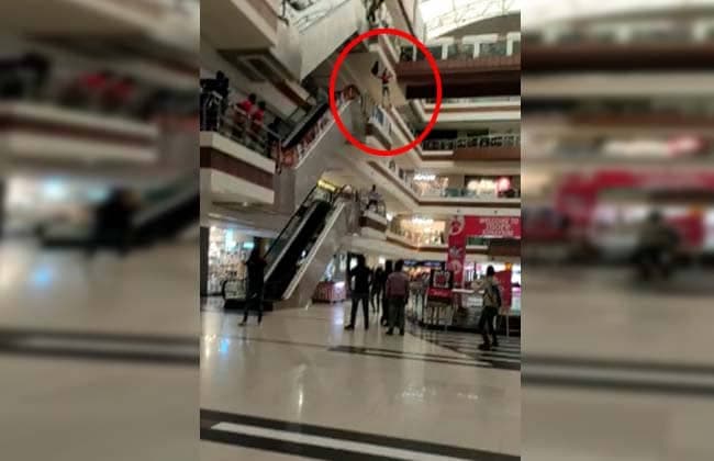 मॉल की तीसरी मंजिल से युवती ने लगाई छलांग, दो दिन पहले ही हुई थी पति की मौत