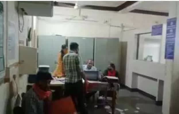 Madhya Pradesh : किसान से रिश्वत मांग रहा था शाखा प्रबंधक, लोकायुक्त ने रंगेहाथों धरा