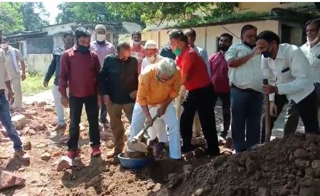 स्मार्ट सिटी : सुरेन्द्रनाथ सिंह का प्रदर्शन, दोषी अधिकारियों को बर्खास्त की मांग