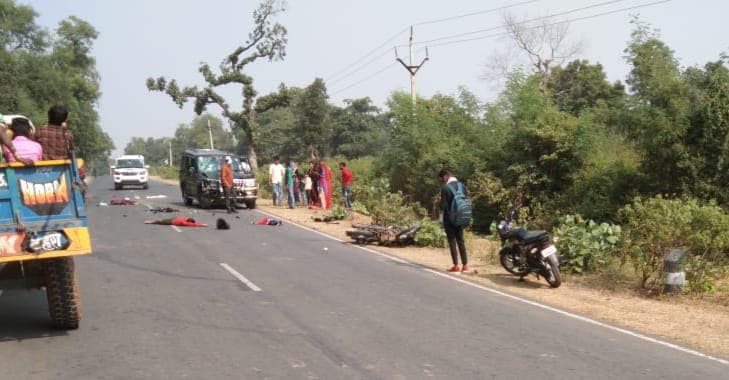 दर्दनाक हादसे में पति-पत्नी सहित मासूम की मौत, 2 घायल