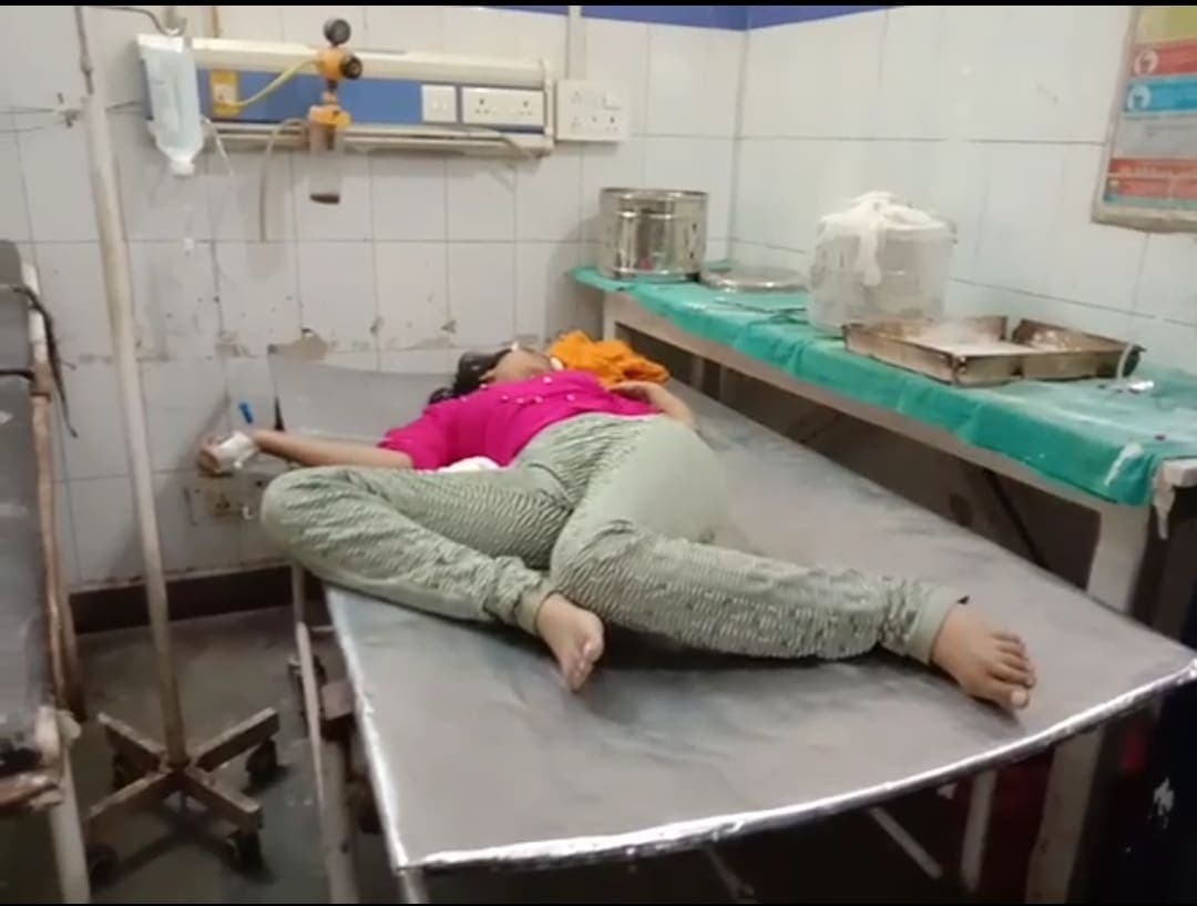 पुलिस आरक्षक की बेटी ने तीसरी मंजिल से लगाई छलांग, गंभीर हालत में ट्रॉमा सेंटर में भर्ती