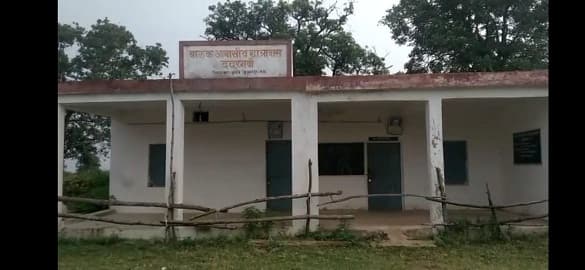 ददरगवा सरपंच पति का कारनामा, पत्नी के नाम के सरकारी दस्तावेजों में करता है हस्ताक्षर