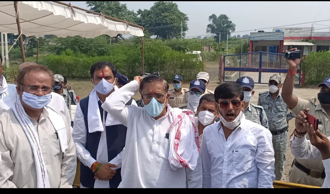 कांग्रेस प्रत्याशी उत्तमपाल सिंह ने किया नामांकन दाखिल, पुनासा में कांग्रेस कार्यालय का शुभारंभ