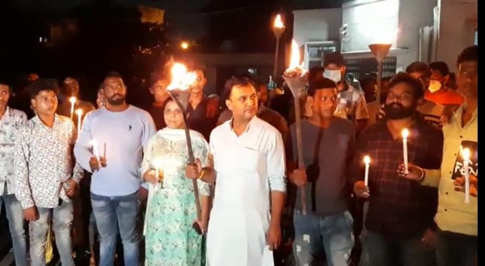 संस्कराधानी बनी अपराधों की राजधानी, युवा कांग्रेस ने निकाला मशाल जुलूस