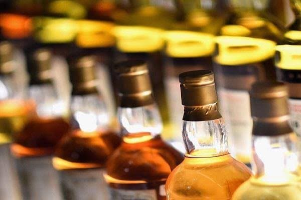 उज्जैन शराबकांड में बड़ी कार्रवाई, सहायक आबकारी आयुक्त अग्निहोत्री को हटाया