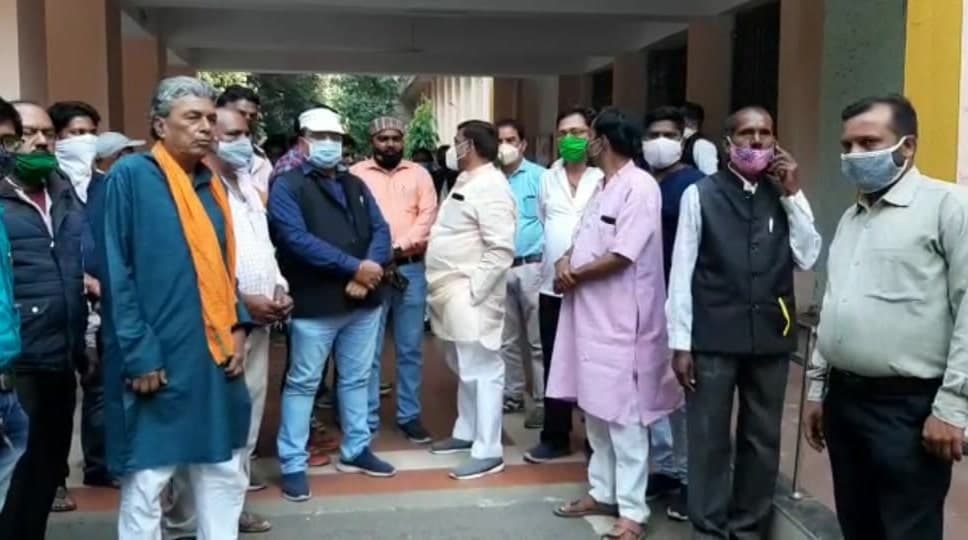 पटाखों पर लगी रोक के चलते भाजपा नेता पहुंचे कलेक्टर ऑफिस, कलेक्टर ने खारिज की मांग