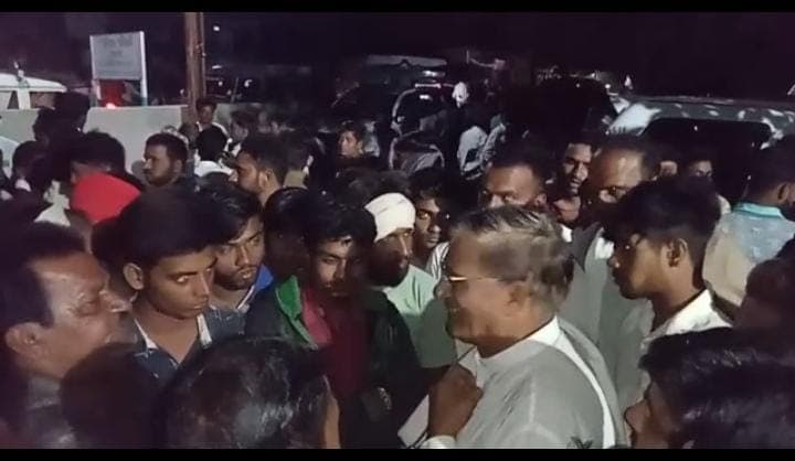 MP उपचुनाव : सियासत में उबाल, कांग्रेस कार्यकर्ता ने लगाया मारपीट का आरोप, किया थाने का घेराव