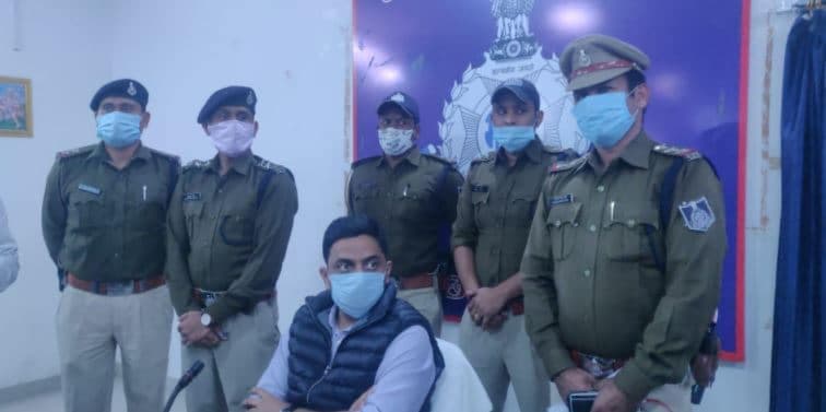 टायर व्यापारी के घर हुई चोरी का खुलासा, 17 लाख के सोने,चांदी के आभूषण सहित 60 हजार रुपए बरामद