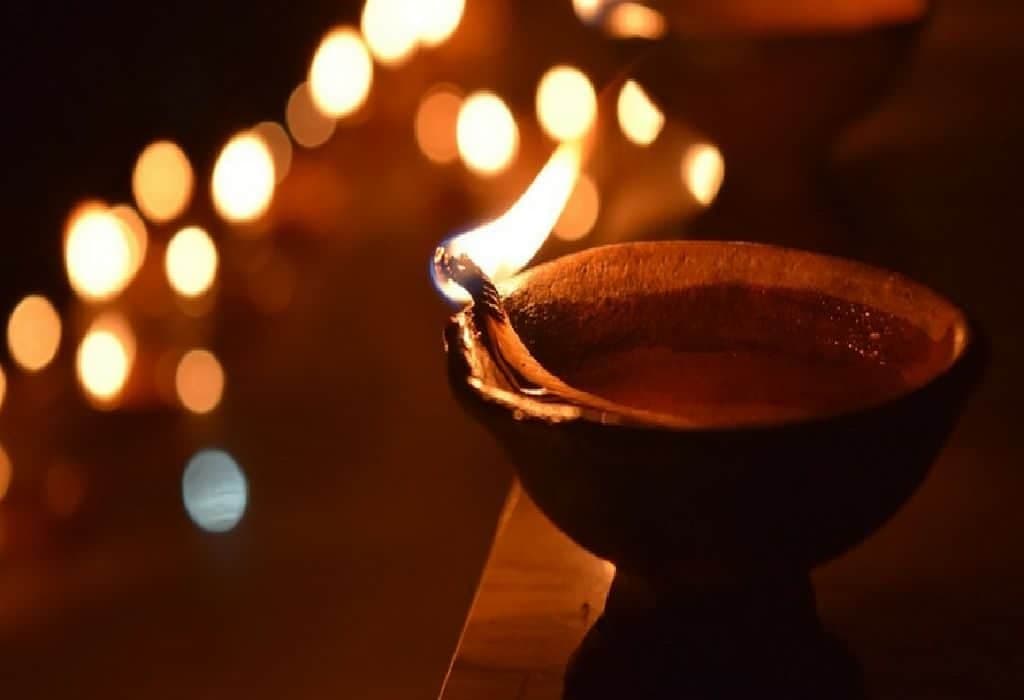 मुस्लिम महिलाओं ने बनाए गाय के गोबर से रामदीप, कहा- सभी धर्म के लोगों को राम के आदर्शों पर चलने की है जरूरत