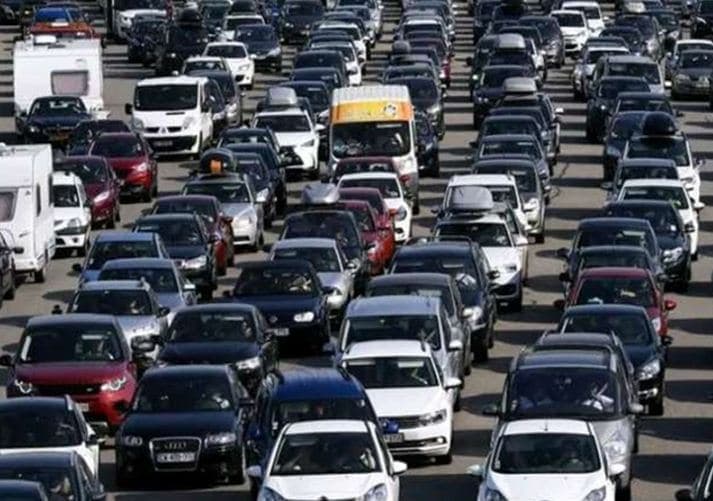 यहां लॉकडाउन की घोषणा होते ही लग गया 700 किमी लंबा ट्रैफिक जाम