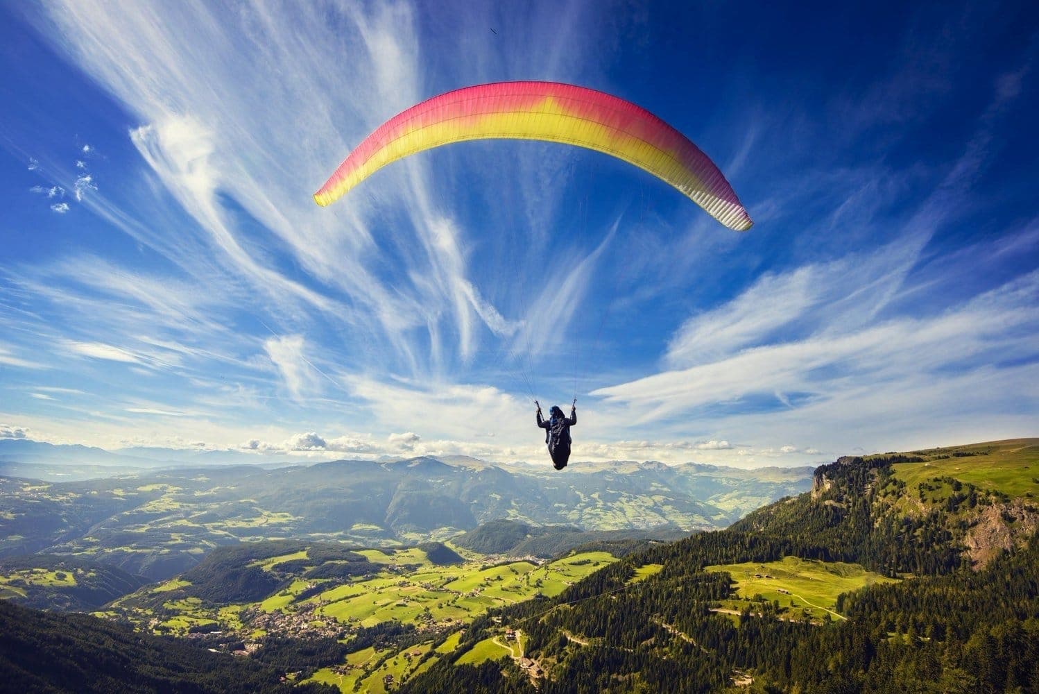 82 साल की महिला ने रचा इतिहास, Paragliding कर भरी उड़ान