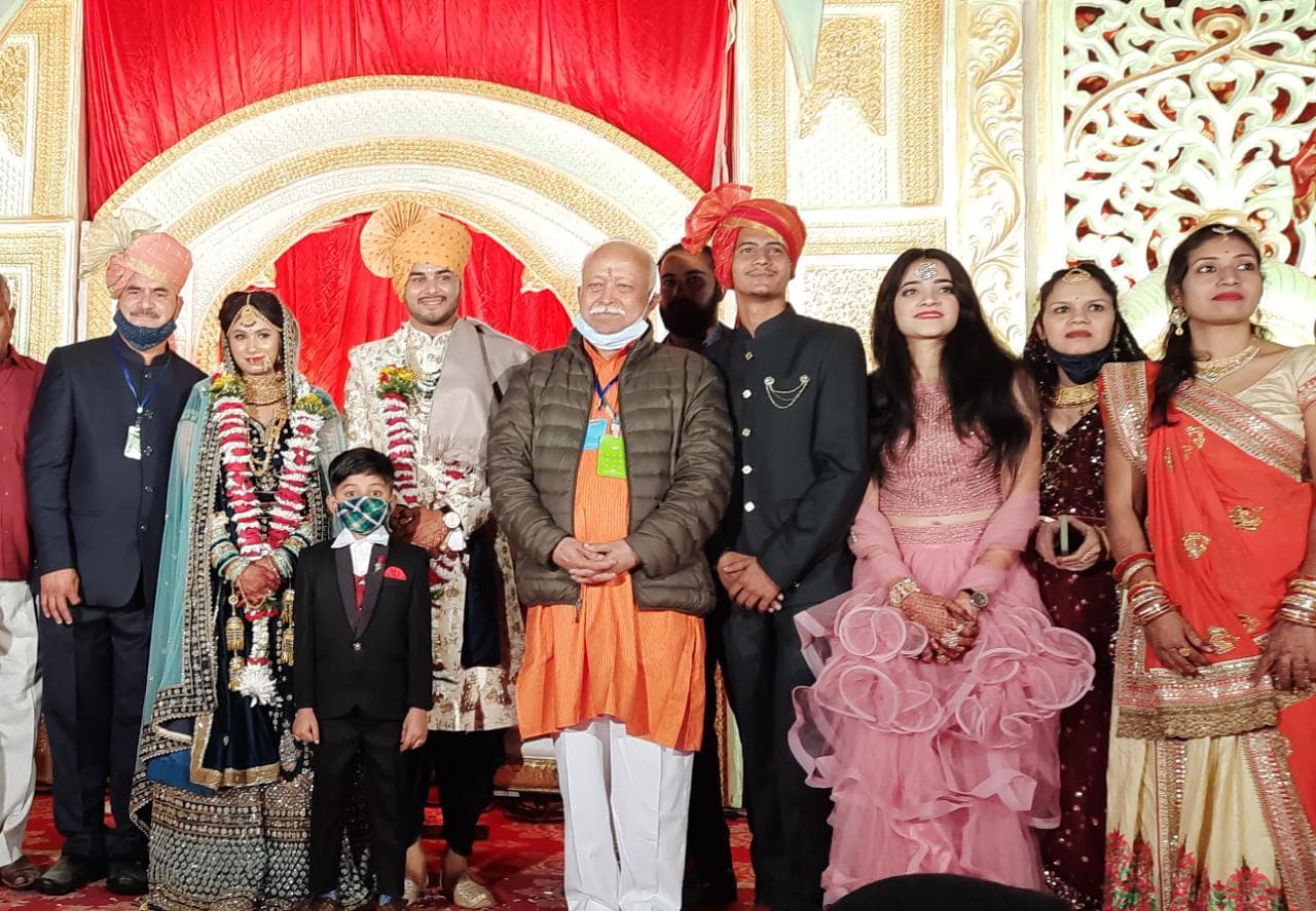 कड़ी सुरक्षा के बीच संघ प्रमुख पहुँचे देवास, विवाह समारोह में हुए शामिल