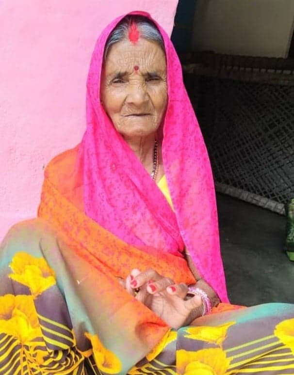 90 साल की उम्र में अंतिम वोट डाल महिला ने दुनिया को कहा अलविदा
