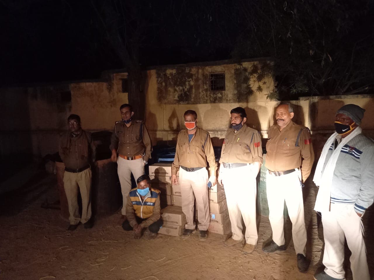एक्शन मोड में आबकारी टीम, छापेमार कार्रवाई, 12 लाख की मदिरा जब्त