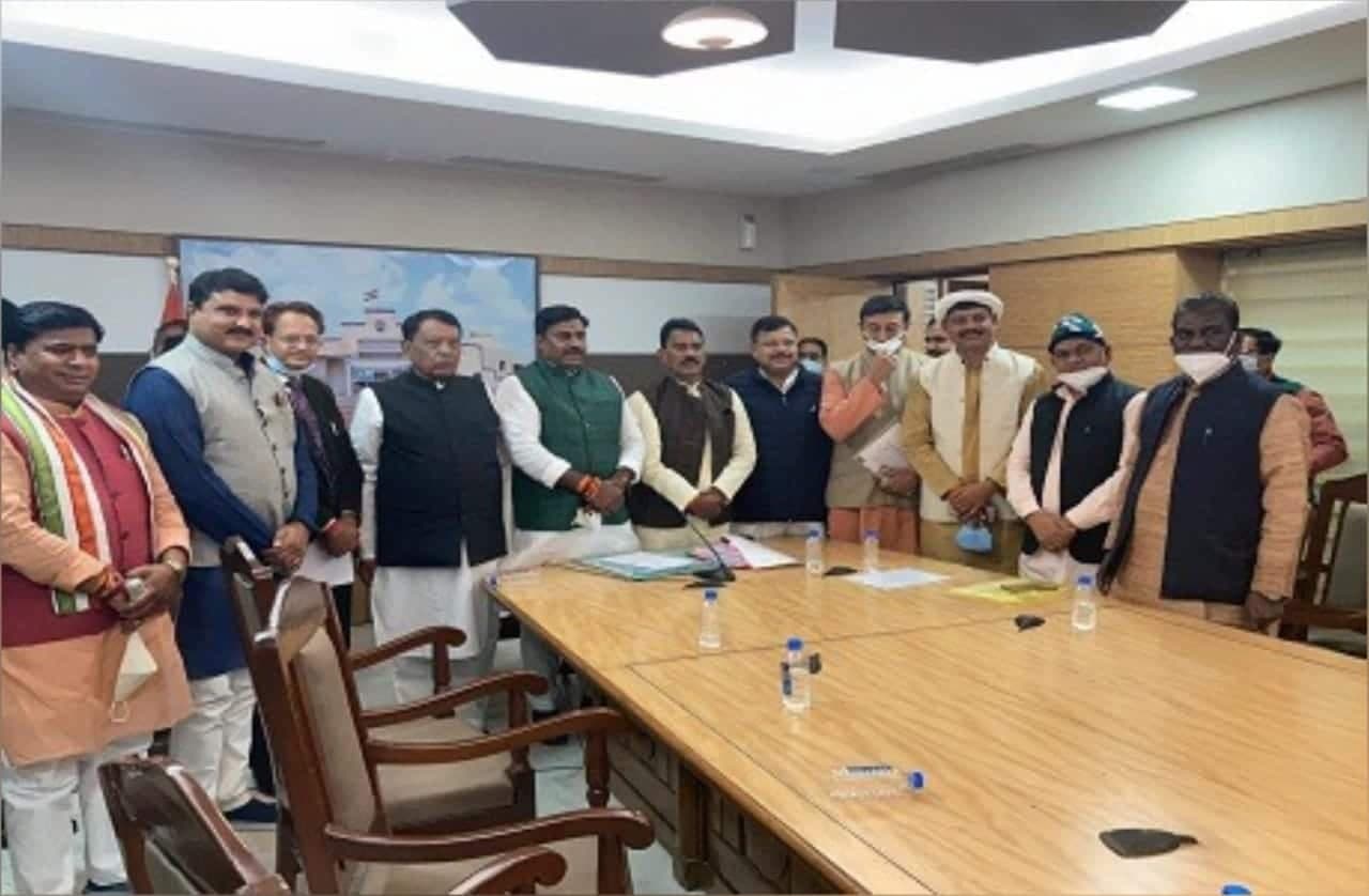 MP News: प्रोटेम स्पीकर रामेश्वर शर्मा ने 28 नवनिर्वाचित विधायकों को दिलाई शपथ
