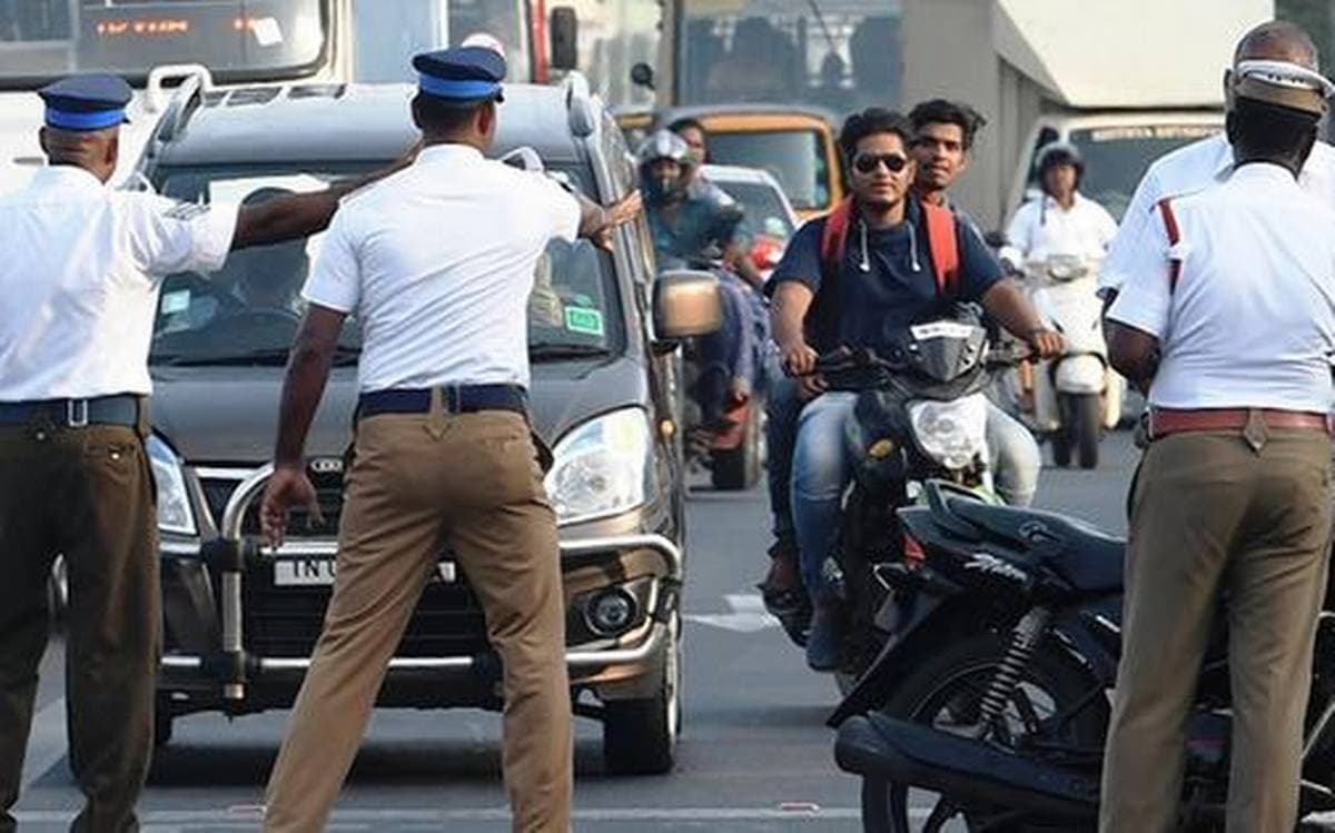 सिपाही ने छुट्टी के लिए बनाया था पत्नी का बहाना, एएसपी हुए आग बबूला, किया लाइन अटैच
