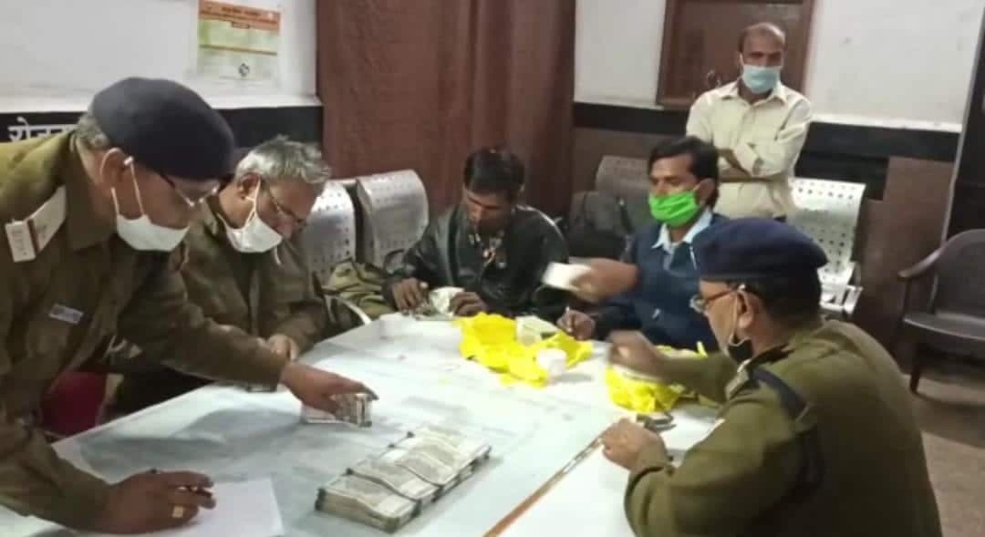 आरपीएफ ने 25 लाख रुपए के साथ युवक को पकड़ा, हवाला कनेक्शन की आशंका