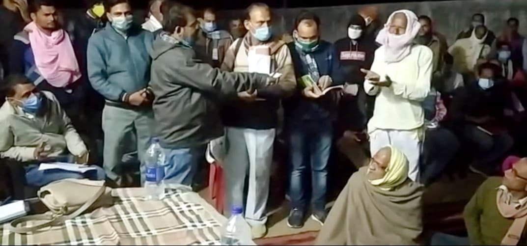 महिला की शिकायत पर कलेक्टर ने मौके पर वापिस करवाए 6 हजार रूपये, देखिये वीडियो