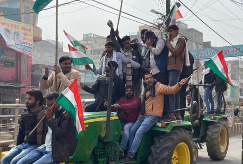 VIDEO : आज MP में भी दिखा किसान आंदोलन असर, 800 टैक्टर-ट्राली लेकर मंडी पहुंचे किसान