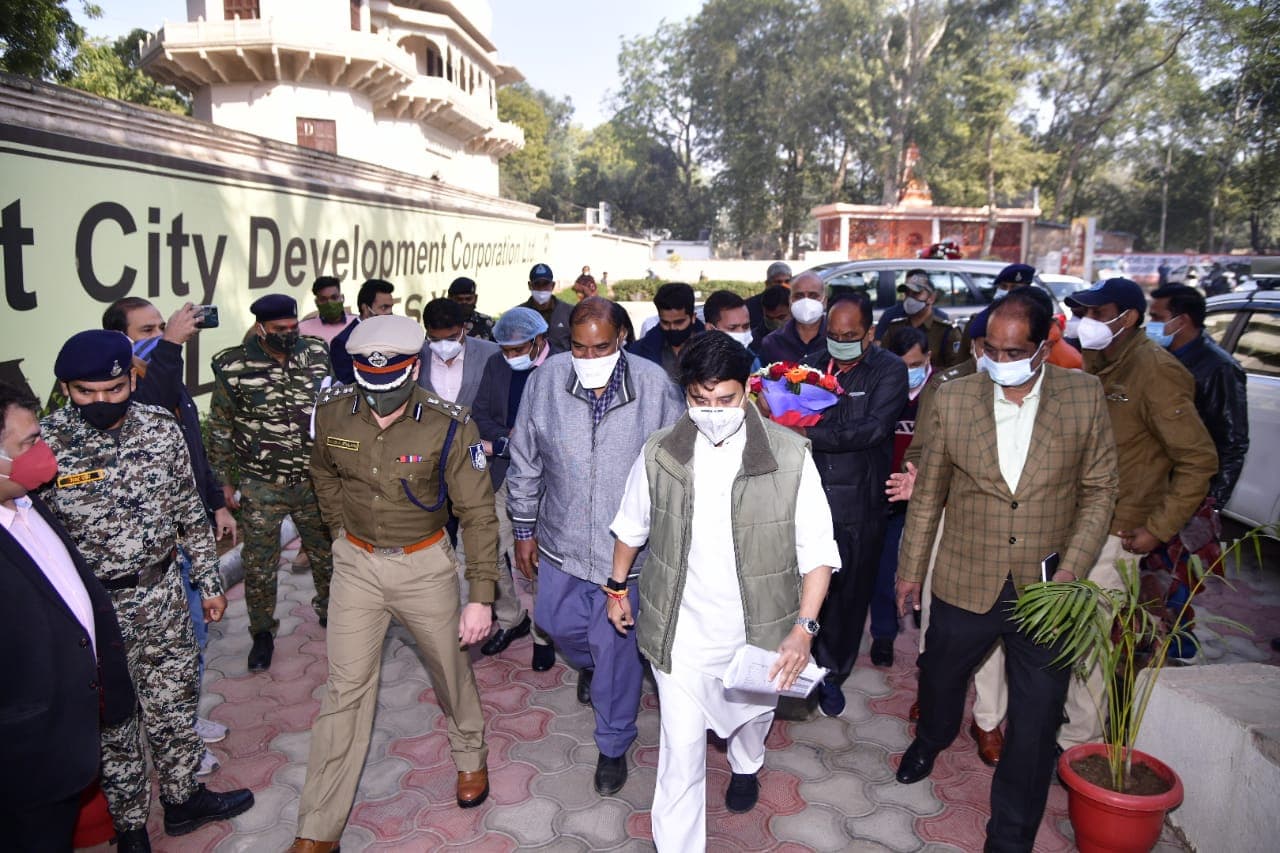 सिंधिया का वार, कमलनाथ की सोच उनको अर्पित, घटना दुखद मैं खुद मिलूँगा पीड़ितों से