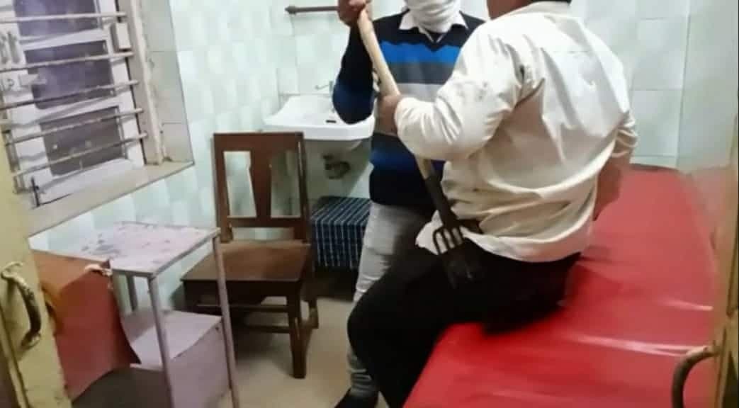 खेत में पी रहे थे शराब, मना किया तो मार दी बरछी, तीन घायल