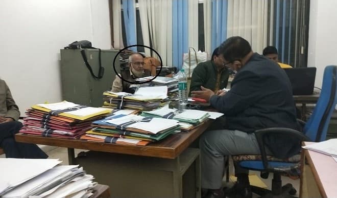 MP News : 25 हजार की रिश्वत लेने वाले अधिकारी पर बड़ा एक्शन, तत्काल प्रभाव से निलंबित