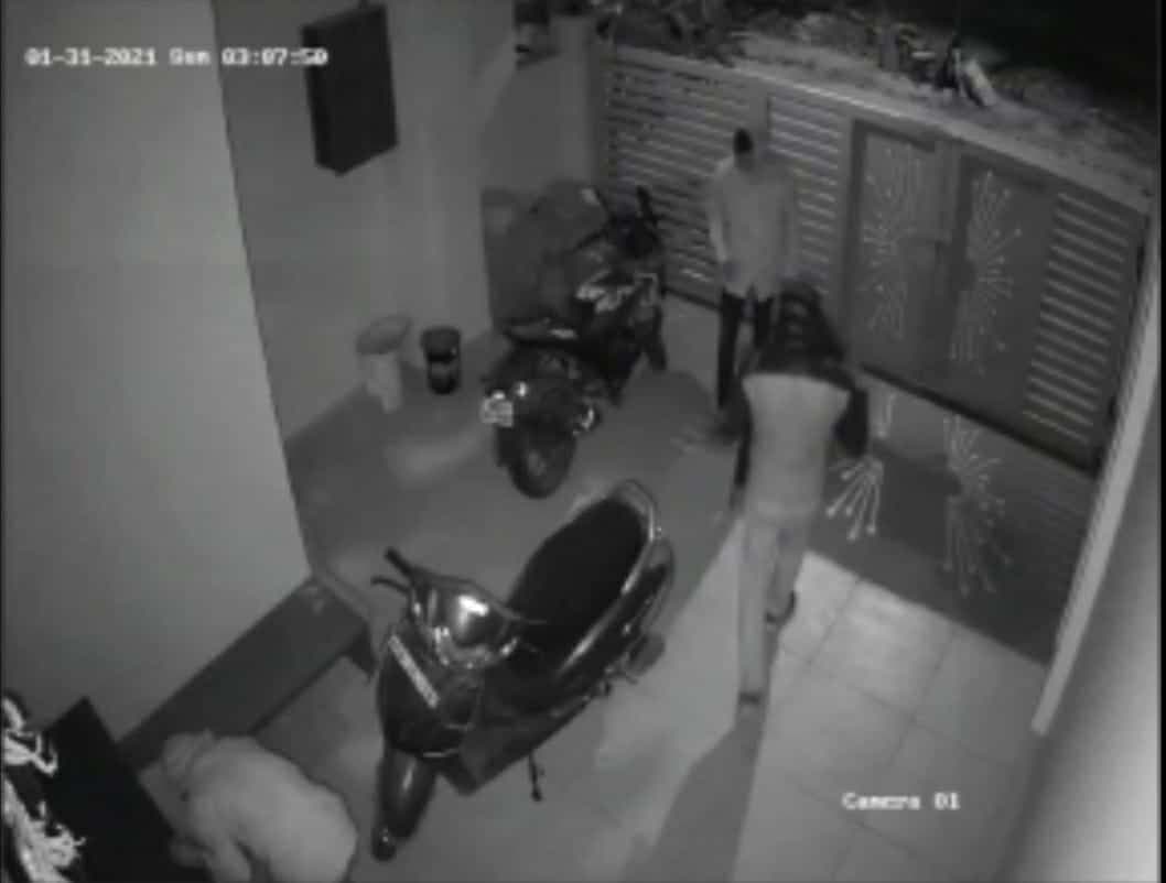 Indore News: CA के घर डकैती, बंधक बनाया मारपीट की, नकाबपोश बदमाश सीसीटीवी में कैद