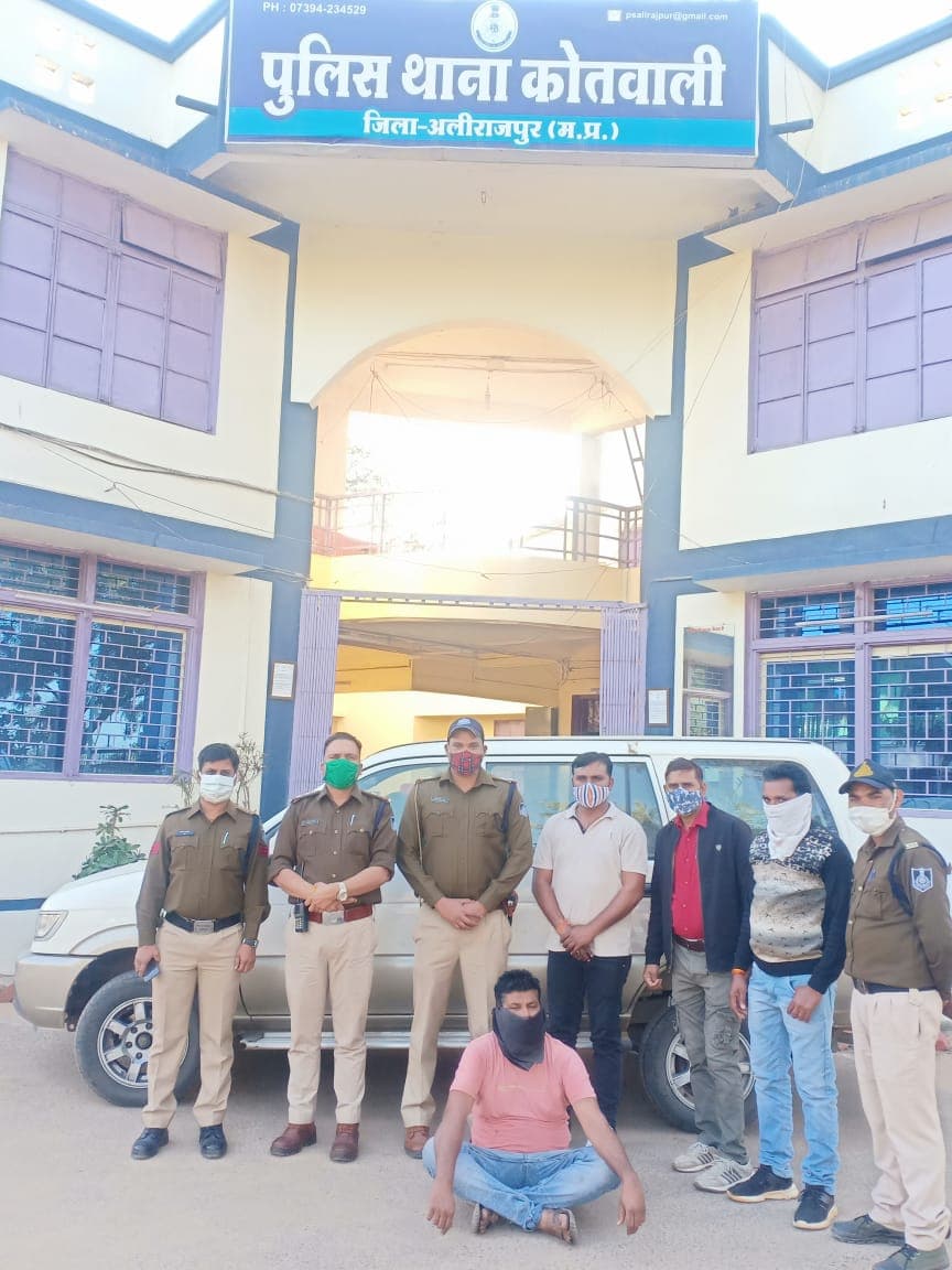 पुलिस को मिली बड़ी सफलता, शहर से उड़ाई टवेरा को राजस्थान से पकड़ा