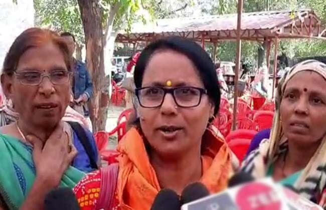 आंगनवाड़ी कार्यकर्ताओं को क्यों बनाया जाता है भीड़ का हिस्सा