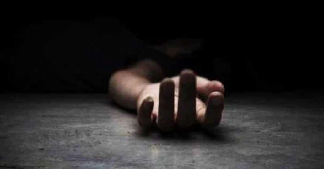 Shivpuri News: अवैध रेत से भरी तेज रफ़्तार ट्रैक्टर ट्रॉली पलटी, युवक की मौत