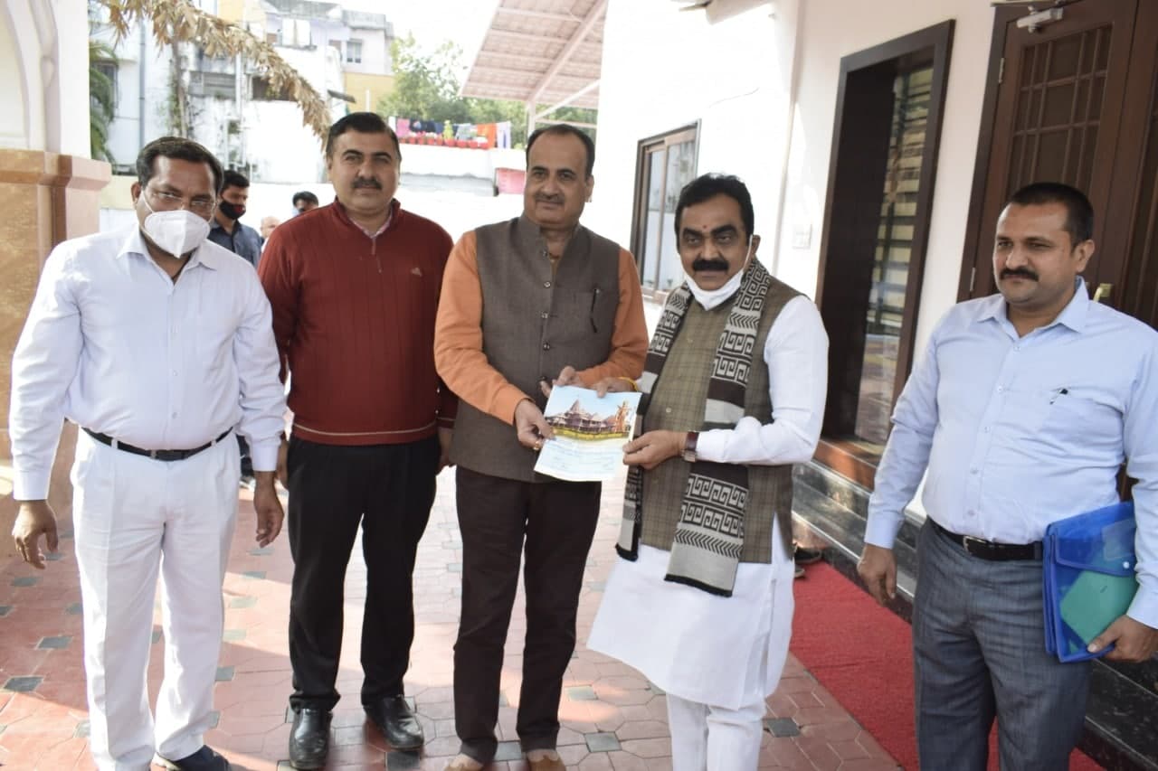 बीजेपी सांसद ने राम मंदिर निर्माण के लिए दी 2 लाख राशि, बेटियों ने भी किया सहयोग