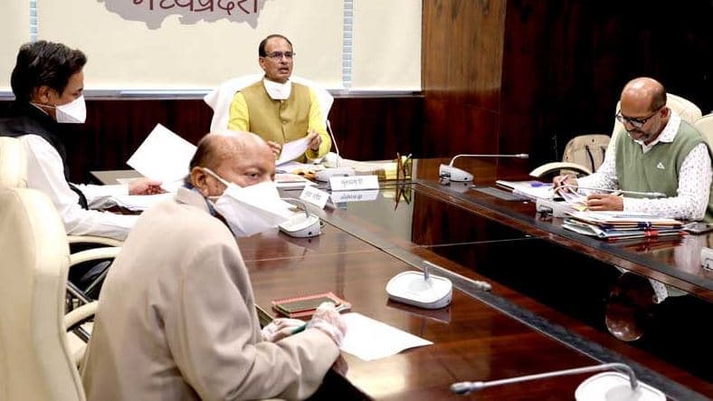 सीएम का एक्शन, सीएमओ को सस्पेंड करने के निर्देश, प्राचार्य और पुलिसकर्मियों पर भी गिरी गाज