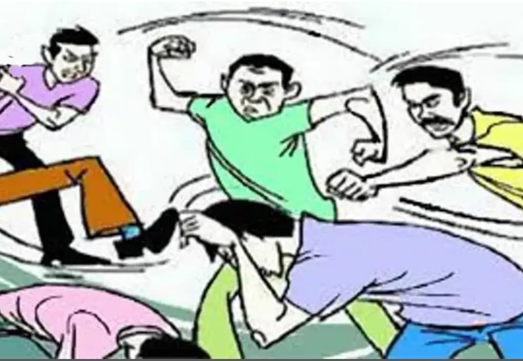 इंदौर में दो परिवारों के बीच जमकर मारपीट, मामला पुलिस तक पहुंचा