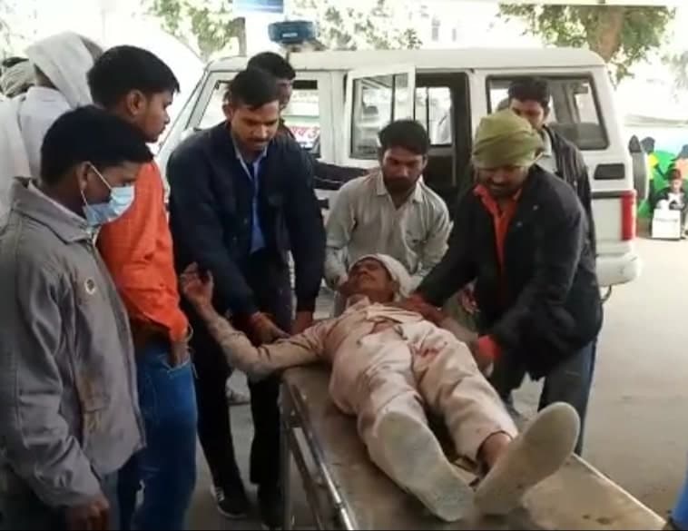 किसान पर लाठी डंडों से हमलाकर दिनदहाड़े साढ़े तीन लाख की लूट, बदमाश फरार