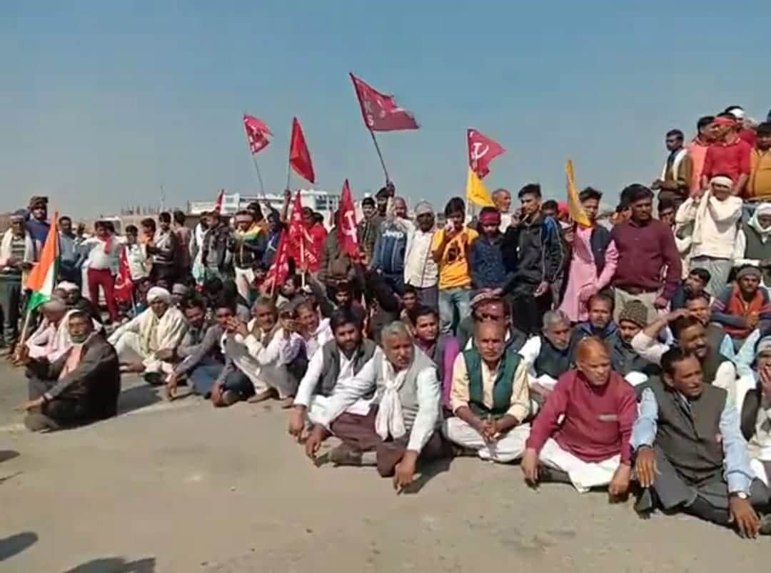 किसान आंदोलन: ग्वालियर में तीन अलग अलग जगहों पर किया चक्का जाम