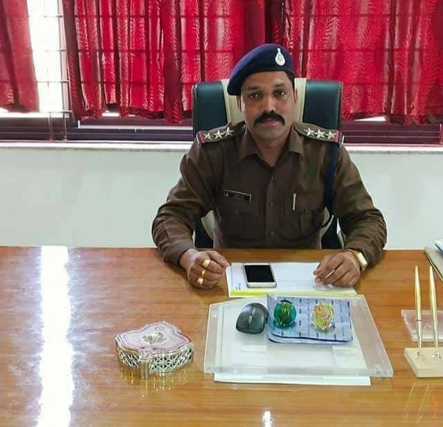 टोटका करवाने वाले TI और आरक्षक की गिरफ्तारी पर 5-5 हजार का इनाम घोषित