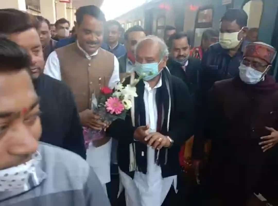 दिग्विजय सिंह के बयानों पर केंद्रीय मंत्री तोमर का तंज, उनको तो कांग्रेस भी गंभीरता से नहीं लेती