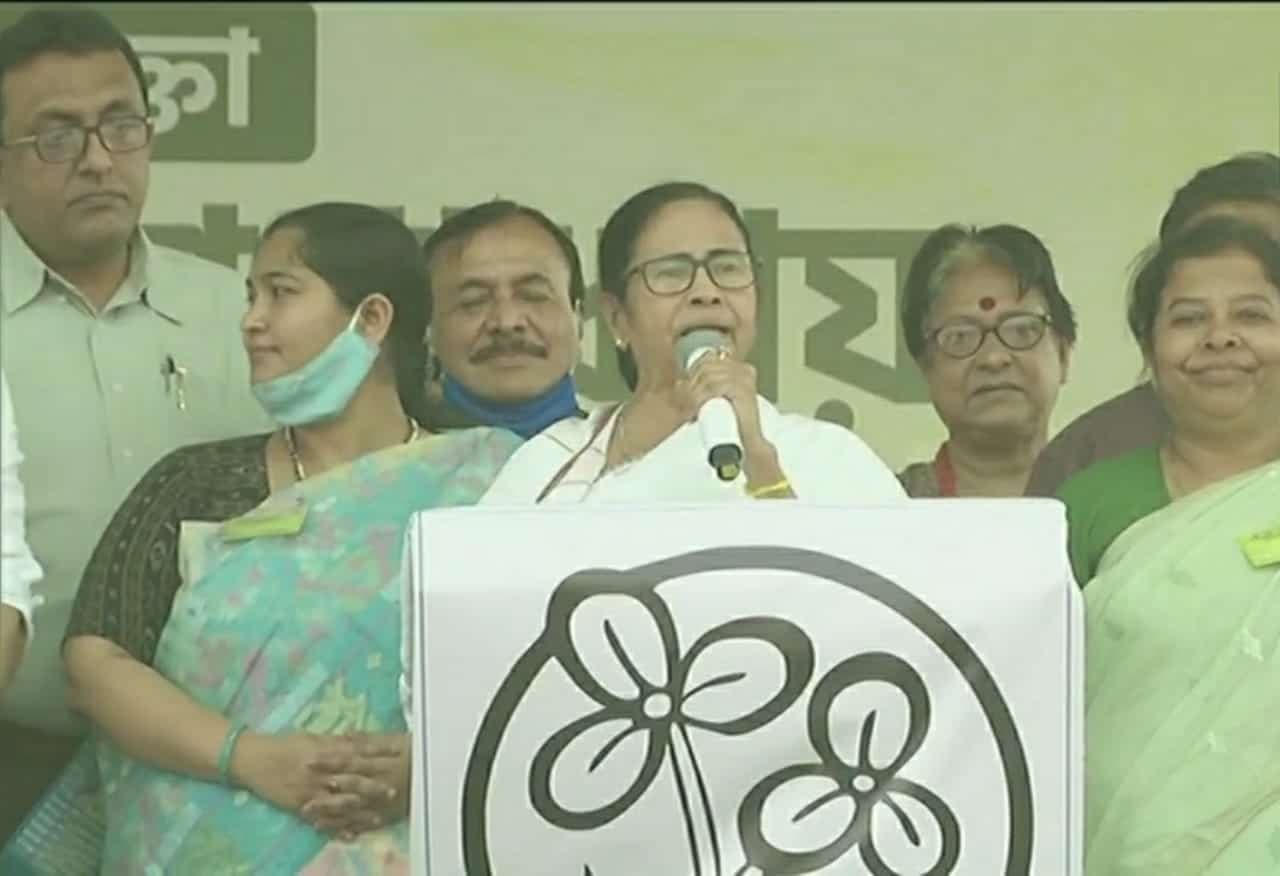 ममता बनर्जी ने मोदी को बताया देश का सबसे बड़ा दंगाबाज, कहा – ट्रंप से भी बुरी होगी किस्मत
